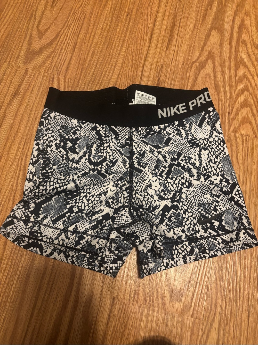 Nike Pro Women's Black and White Abstract Print Athletic Shorts